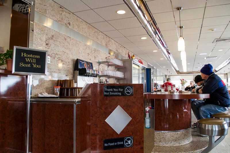 10 Pennsylvania Diners That Bring Sunday Dinner Magic Every Week - Decor Hint Red Plate Diner