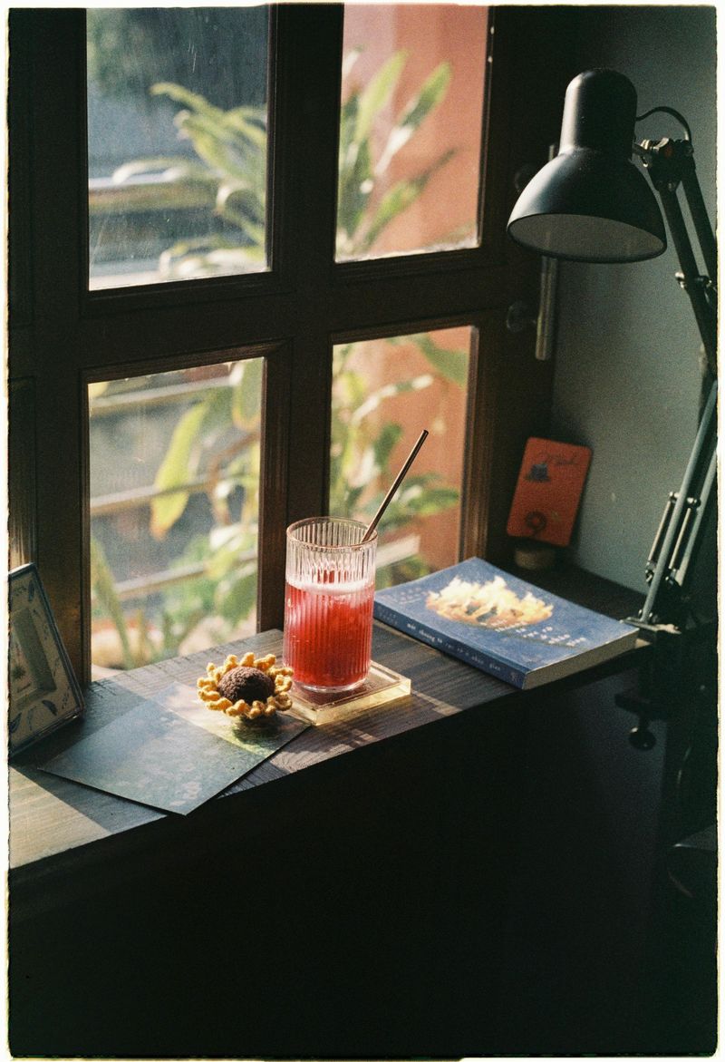 15 Southern Coastal Style Ideas Georgia Homeowners Love For Winter Warmth - Decor Hint Comfortable Reading Nooks With Window Views