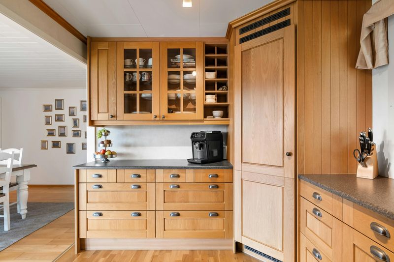 Stained Oak Cabinets