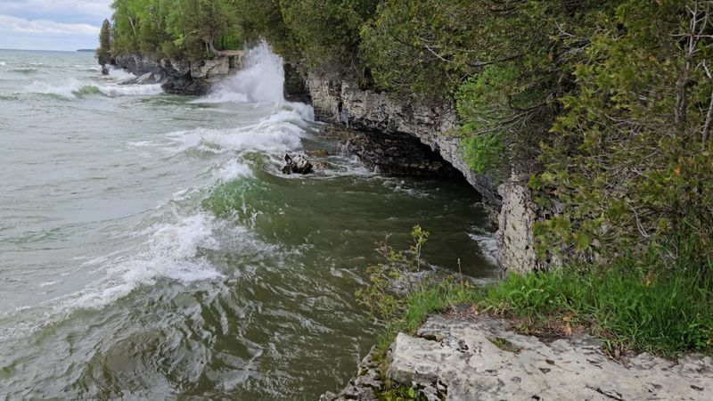 13 Bucket-List Wisconsin Adventures To Share With Anyone Visiting For The First Time - Decor Hint Discover Cave Point County Park