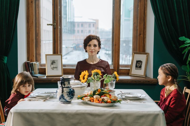 18 Wisconsin Dinner Table Rules From The '60s That Would Leave Kids Today Scratching Their Heads - Decor Hint No Singing Or Humming At The Table