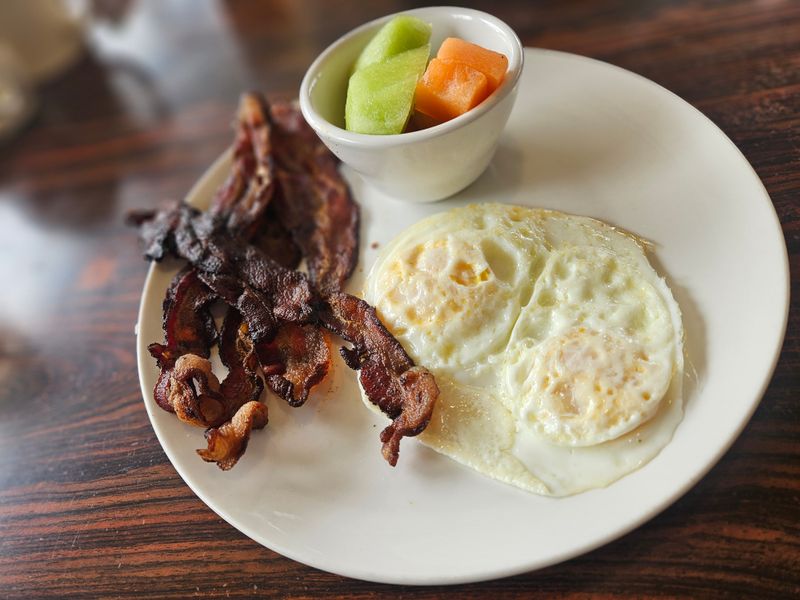 The Oregon Mountain Town So Affordable, Retirees Are Calling It A Dream - Decor Hint Local Dining That Satisfies Without Breaking the Bank