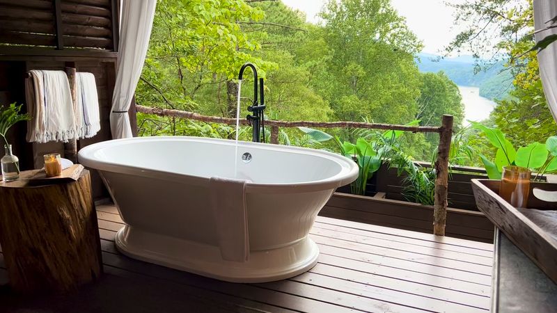 Lakeview At Fontana Soaking Cabana Resort