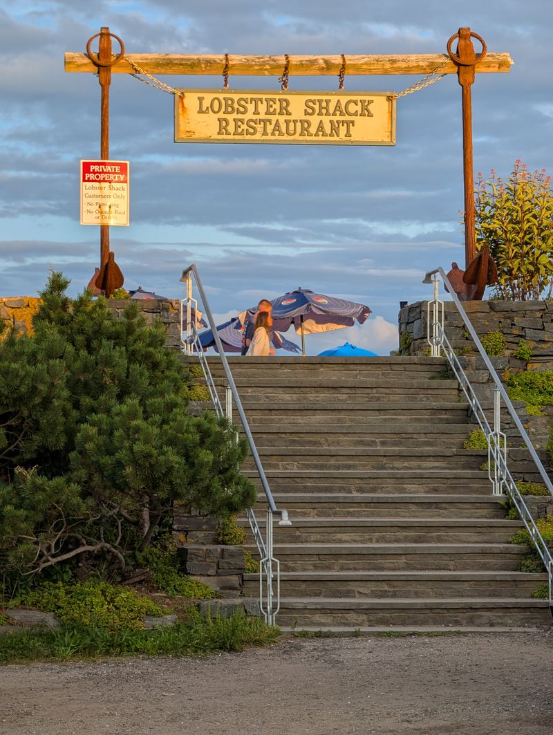 17 New England Seafood Restaurants In Maine Only Locals Know And Love For Authentic Coastal Dining - Decor Hint The Lobster Shack At Two Lights