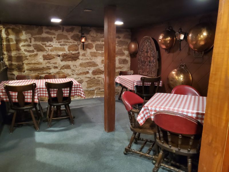 Why This Iowa All-You-Can-Eat Buffet Is Worth The Road Trip - Decor Hint A National Historic Landmark That Serves Dinner