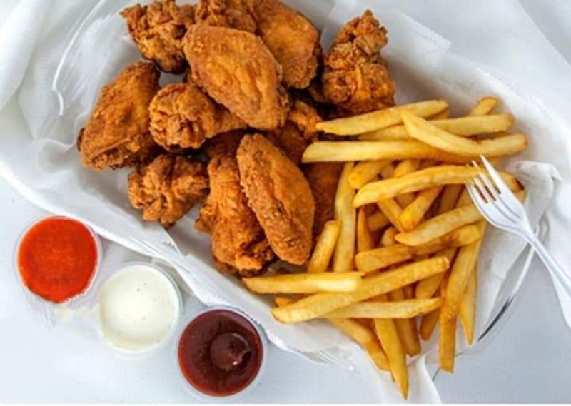 14 Oregon-Based Family-Owned Fried Chicken Spots You Can't Miss For Ultimate Comfort Food - Decor Hint The Tin Pig