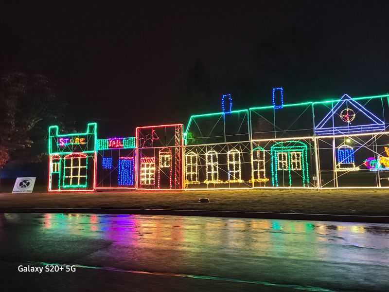 Greater Peoria Holiday Adventures Perfect For Family Friends Or Solo Fun - Decor Hint Downtown Peoria Holiday Window Displays