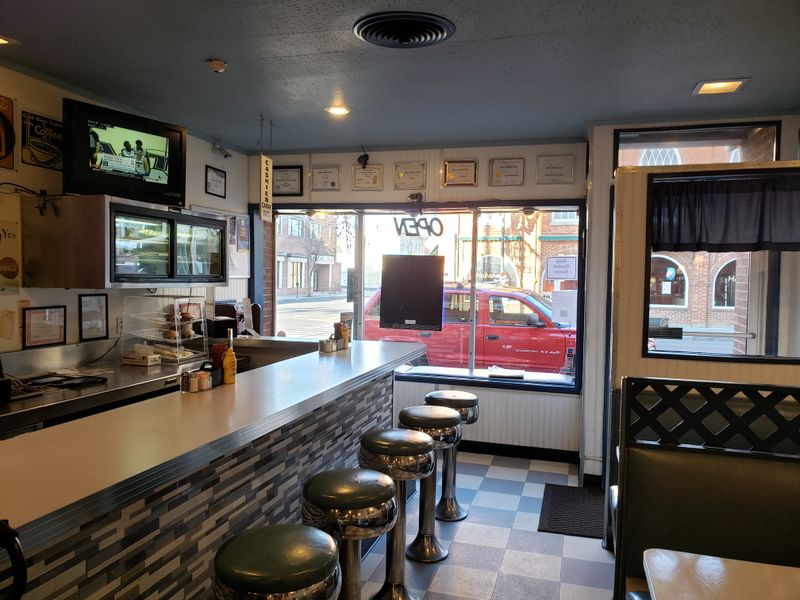 Kentucky Fried Catfish Destinations That Will Have You Hooked After One Bite - Decor Hint Blue & White Grill