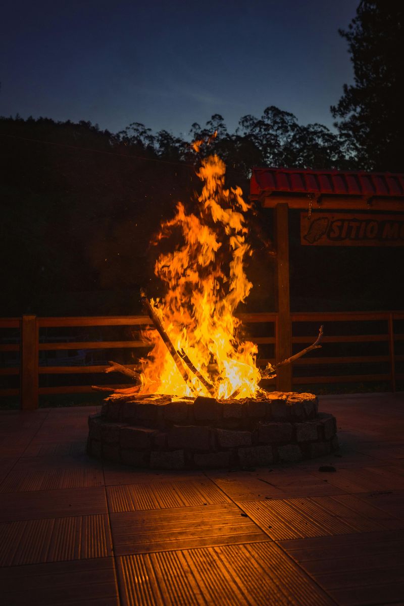 17 Porch Décor Tips That Bring Big Warmth To Colorado Homes In Winter - Decor Hint Outdoor Fire Pit For Gathering