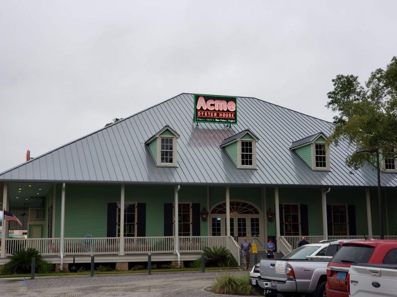 19 Alabama Seafood Joints Only Locals Know And Love For That Perfect Southern Flavor - Decor Hint Acme Oyster House