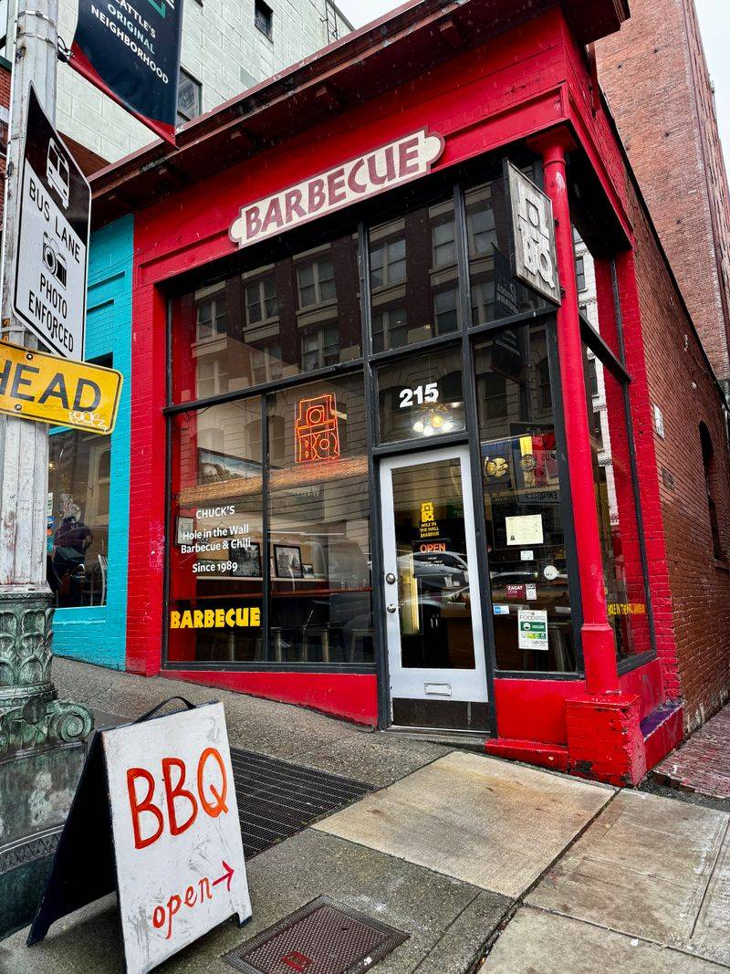 12 Washington BBQ Joints Keeping True Smokehouse Tradition Alive - Decor Hint Hole In The Wall BBQ