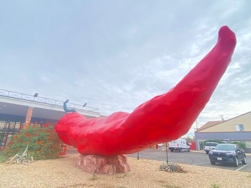 14 Roadside Wonders In New Mexico's Desert That Locals Swear Are The Weirdest In The US - Decor Hint World's Largest Chile Pepper