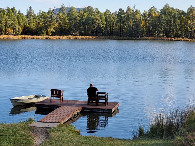 Oregon's Secret Lakeside Retreat That Feels A World Away - Decor Hint Lakeside Camping With Panoramic Mountain Views