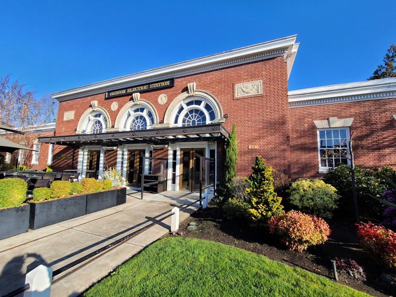 Under The Radar Restaurants In Oregon Loved By Locals - Decor Hint Oregon Electric Station