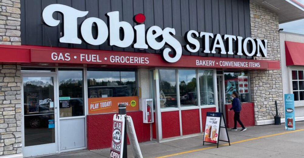 You Wont Believe Where Minnesotas Best Walleye Sandwich Is Hiding - Decor Hint