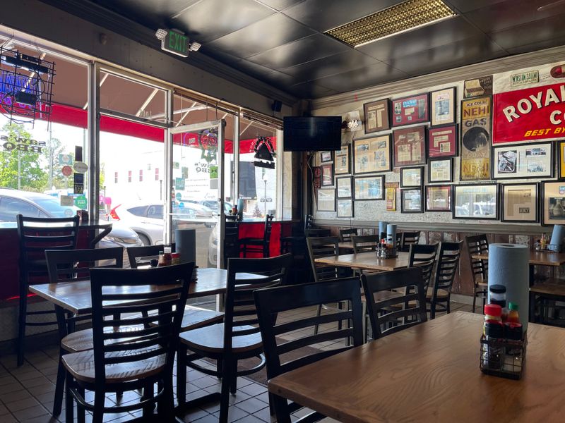 13 Alabama Markets That Keep Tradition Alive With Exceptional Meats And Down Home Charm - Decor Hint Saw's BBQ