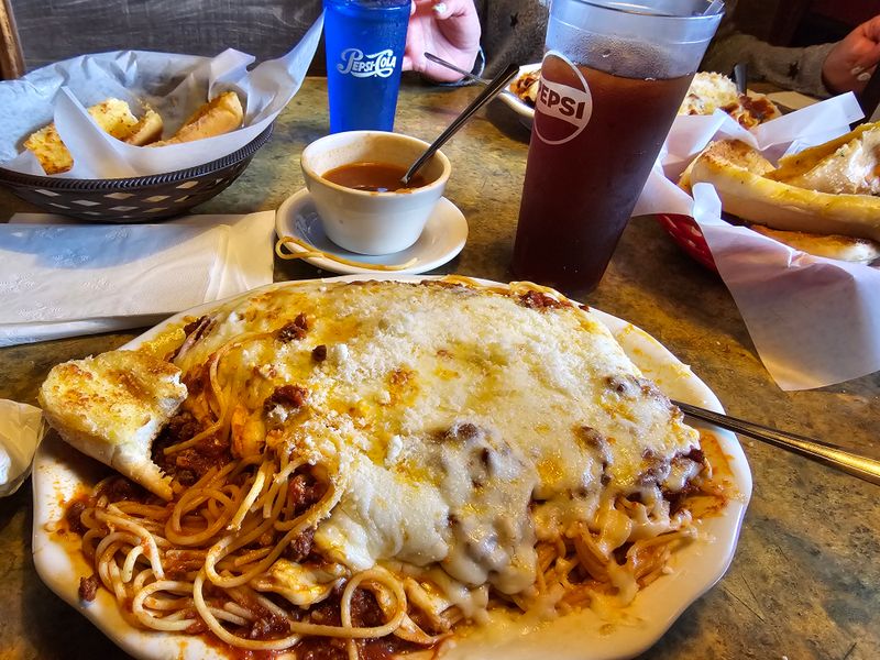 10 California Chains Serving Spaghetti & Meatballs Worth Applauding After Every Bite - Decor Hint Vince's Spaghetti