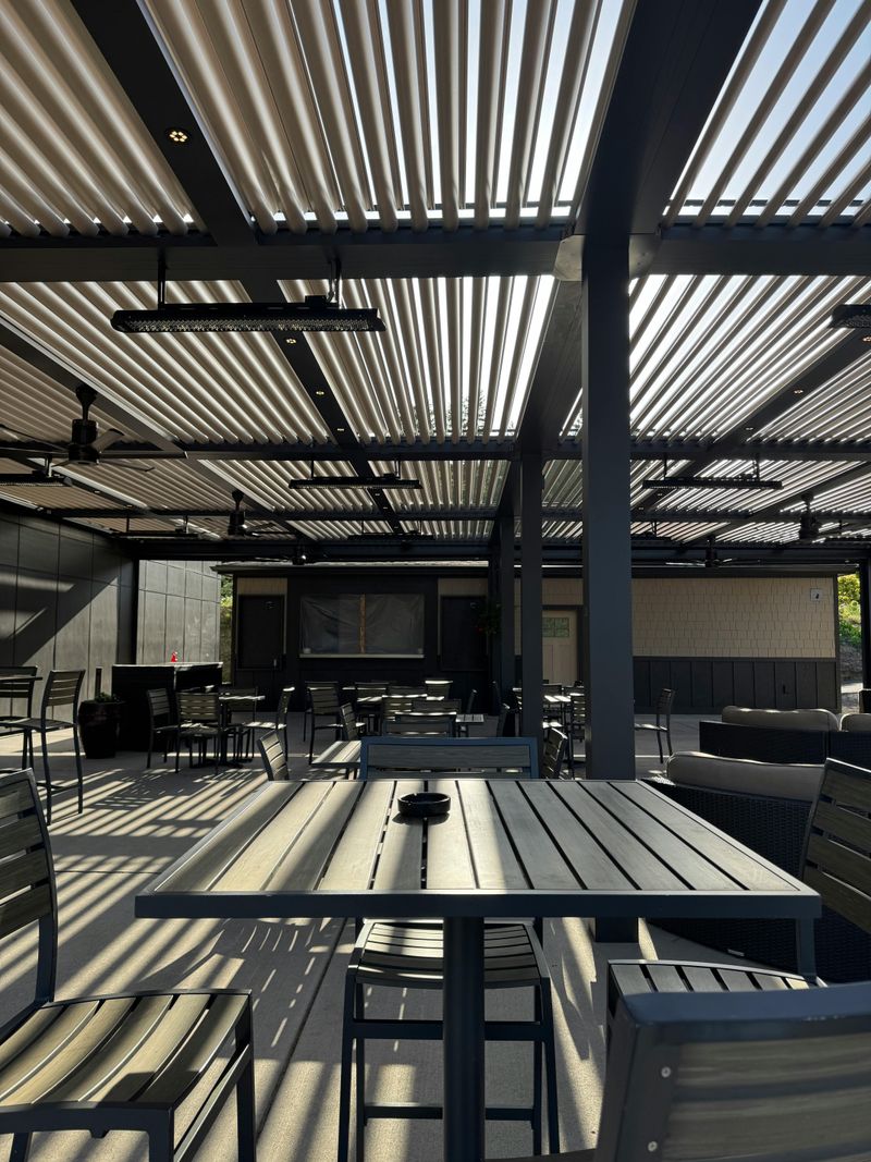 10 Smart Florida Patio Designs That Beat The Elements - Decor Hint Motorized Louvered Roof Sanctuary