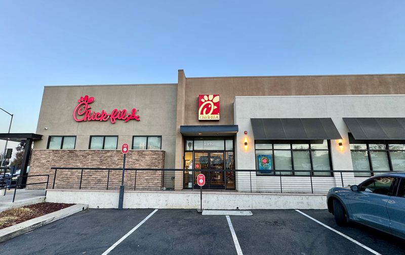 10 Well-Known Chicken Chains Across California And What Customers Appreciate About Them - Decor Hint Chick-Fil-A
