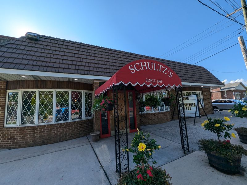 11 Charming Maryland Small Town Restaurants Worth The Drive - Decor Hint Schultz’s Crab House