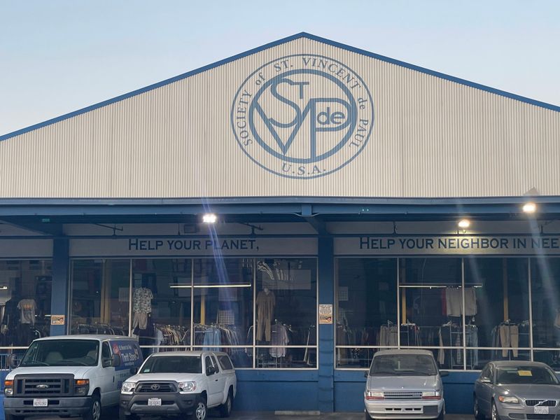 13 Massive California Thrift Stores That Treasure Hunters Say Take All Day To Explore - Decor Hint Society Of St. Vincent De Paul Los Angeles Thrift Store
