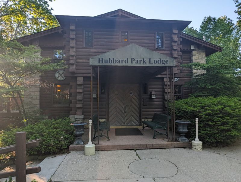 14 Wisconsin All-You-Can-Eat Restaurants That Feel Like A Throwback In The Best Way - Decor Hint Hubbard Park Lodge