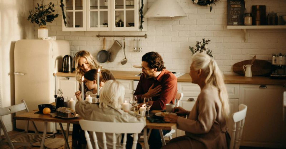 15 Dinner Table Rules From 1960s California That Would Shock Kids Today - Decor Hint