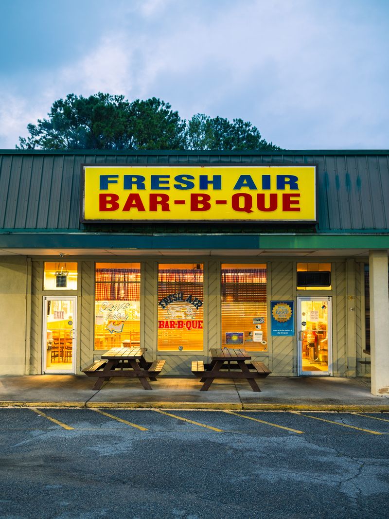 15 Georgia Restaurants Where The Comfort Food Matters More Than The Decor - Decor Hint Fresh Air Bar-B-Que