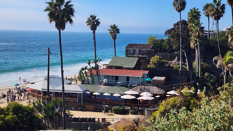 16 California Coastal Restaurants Where The Views Are As Good As The Food - Decor Hint The Beachcomber At Crystal Cove