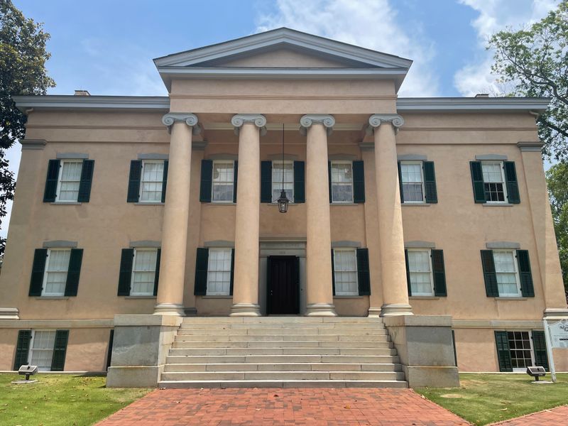 21 Historic Georgia Mansions That Capture The Grandeur Of A Bygone Era - Decor Hint Old Governor's Mansion