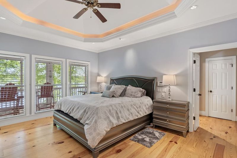 These Georgia Airbnbs Turn A Cozy Getaway Into A Movie-Like Escape - Decor Hint Lakefront Home Directly On Lake Oconne With Boat Rental