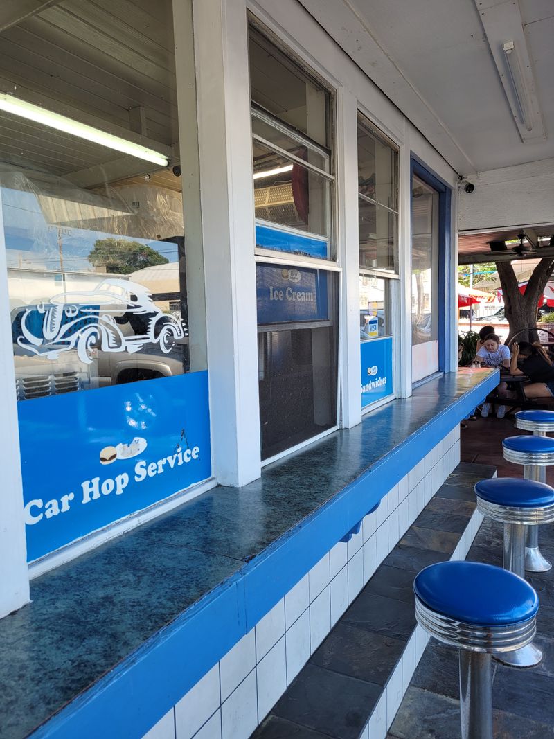 This California Restaurant Is Quietly Famous For Its Onion Rings - Decor Hint Consistency That Builds Trust Over Decades