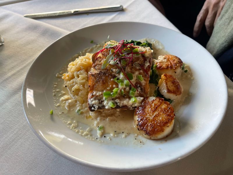 This Grocery In Beaufort, North Carolina, Is Home To The Most Addictive Crab Dip - Decor Hint French Bistro Meets Coastal Carolina Flavors