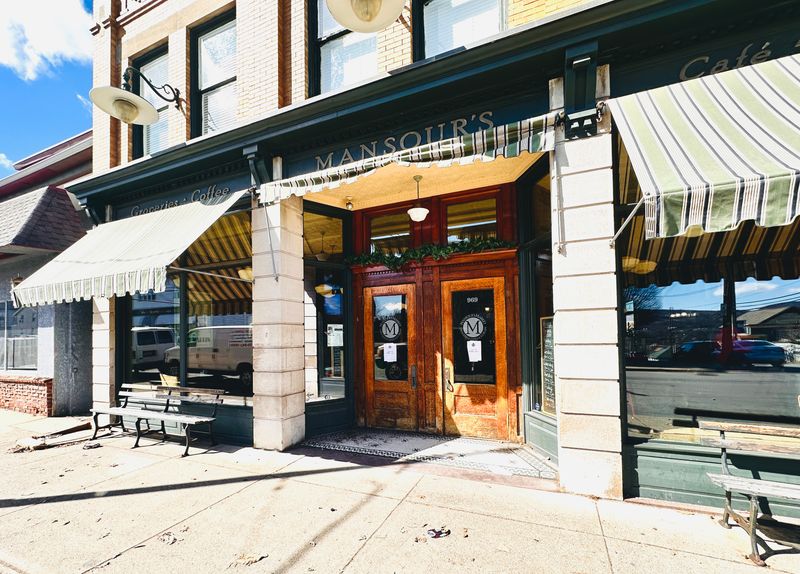 11 Scranton, Pennsylvania Restaurants Perfect For Meaningful Family Gatherings - Decor Hint Mansour's Market