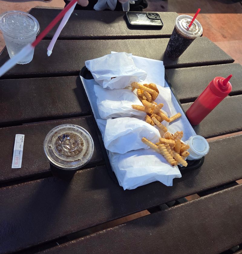 This California Restaurant Is Quietly Famous For Its Onion Rings - Decor Hint Affordable Indulgence For Every Budget