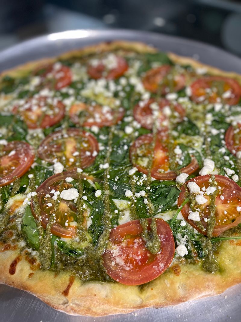 This Norwalk, California Pizza Spot Is A Local Favorite - And It's Easy To See Why - Decor Hint Customer Ratings Speak Volumes