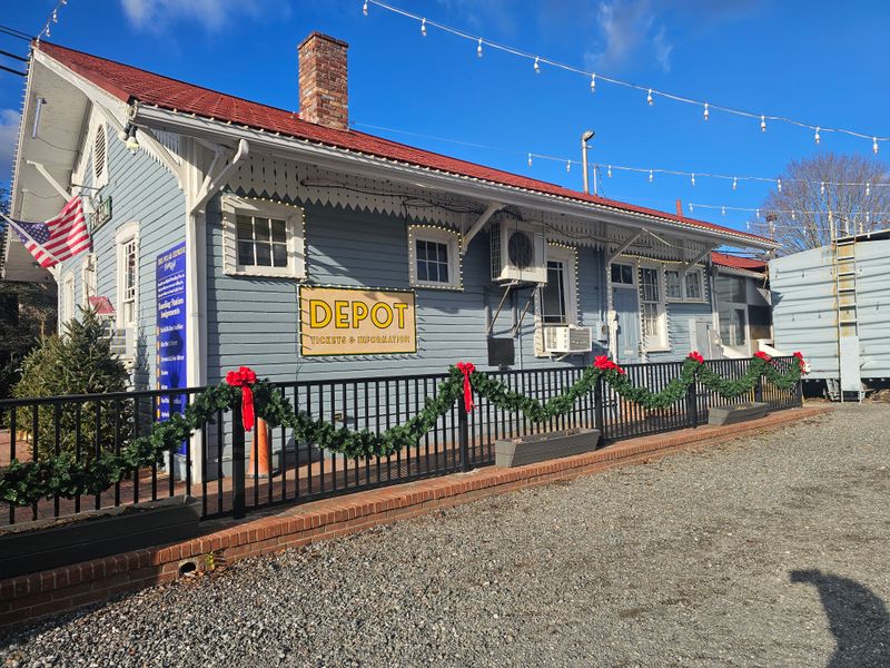 A Scenic Train Journey You'll Never Forget In The Smokies, North Carolina - Decor Hint Historic Depot That Started It All