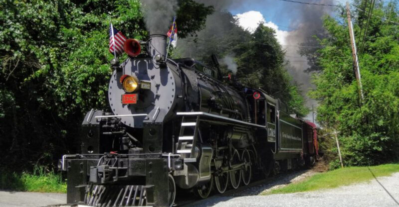 A Scenic Train Journey You’ll Never Forget In The Smokies, North Carolina