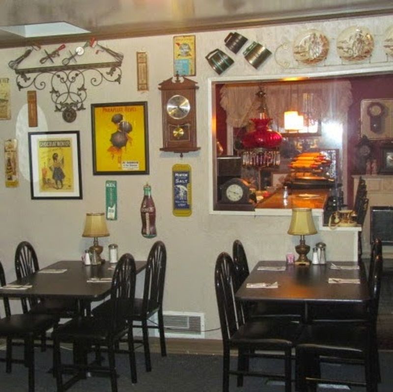 9 Arkansas Mom-And-Pop Diners Locals Love For Food And Familiar Faces - Decor Hint Phil’s Family Restaurant