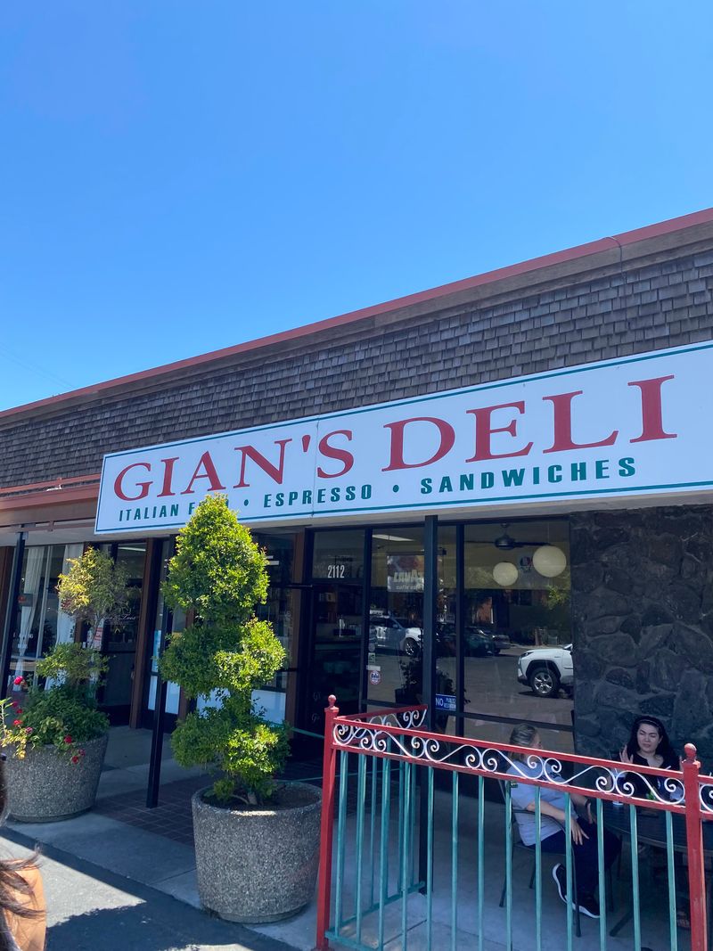 Gian's Delicatessen