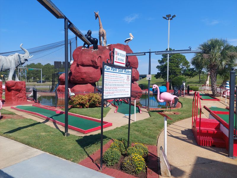 This Epic Albany Georgia Entertainment Center Turns Any Day Into An Adventure - Decor Hint Mini Golf Course Challenge