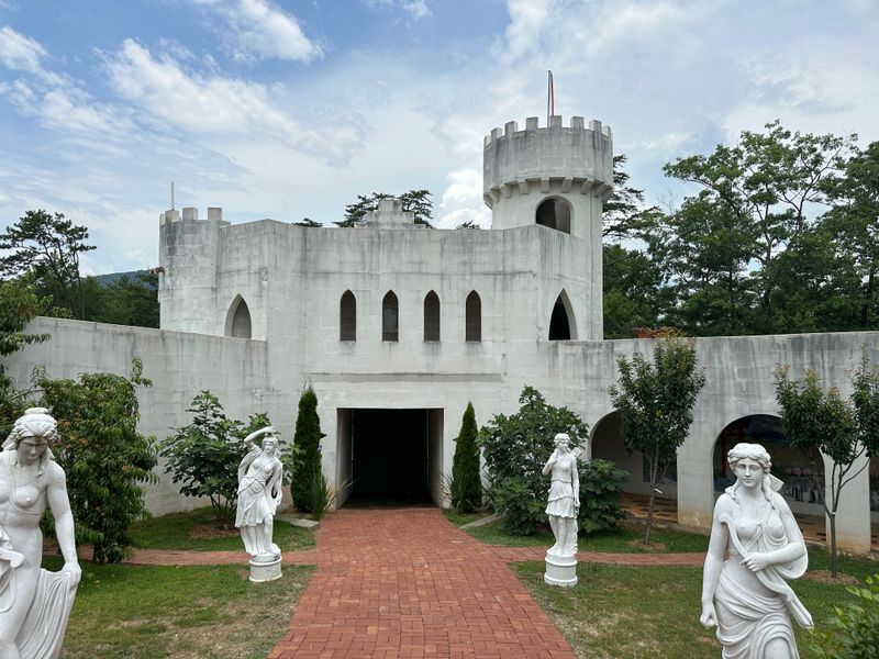Uhuburg, Georgia's Eagle Owl Castle, Looks Straight Out Of The Middle Ages - Decor Hint Guided Historical Tours