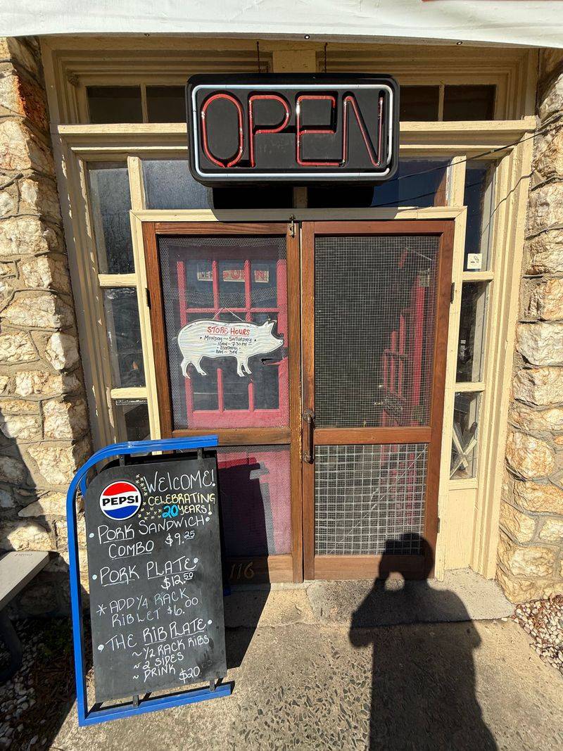 This Historic North Carolina BBQ Joint Turns Meat Lovers Into Regulars - Decor Hint Overnight Smoking With Hickory And Cherry Wood