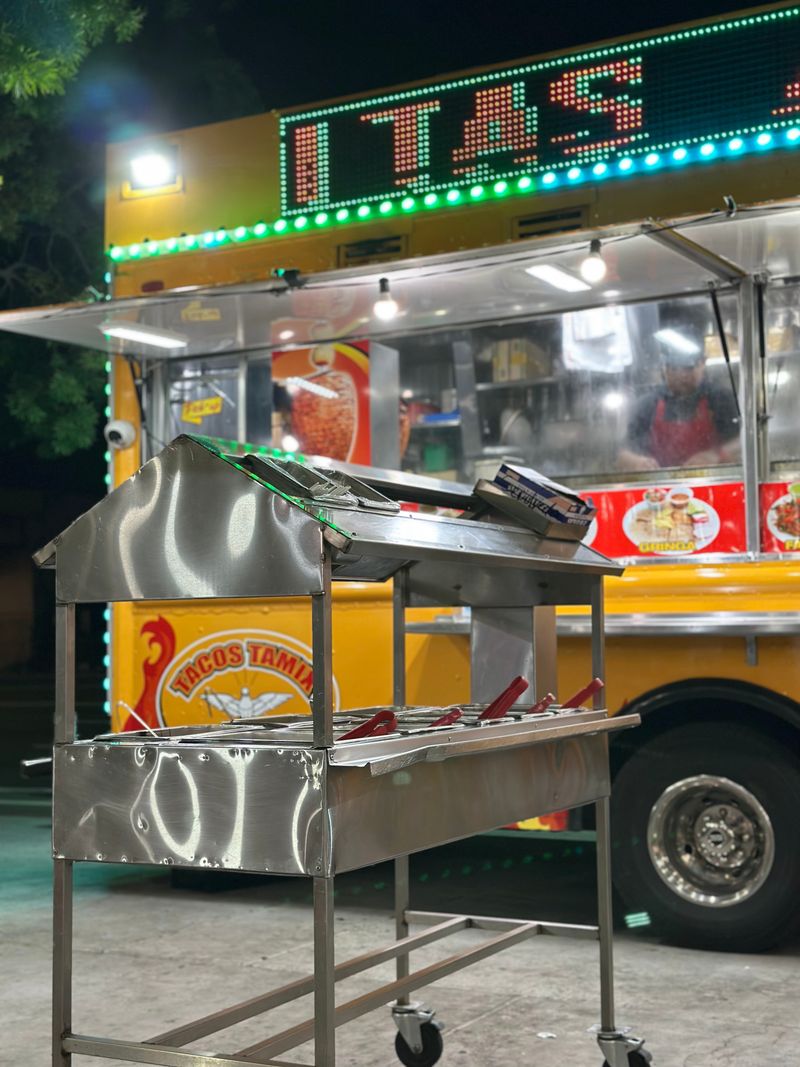 10 California Taco Trucks Where Street Food Is Taken Seriously - Decor Hint Brothers Cousins Tacos (Los Angeles)