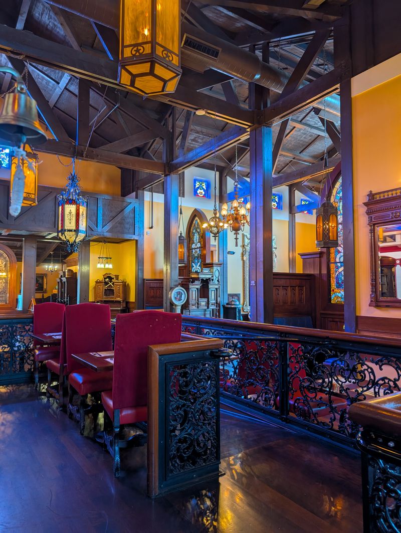 10 California Chains Serving Spaghetti & Meatballs Worth Applauding After Every Bite - Decor Hint The Old Spaghetti Factory
