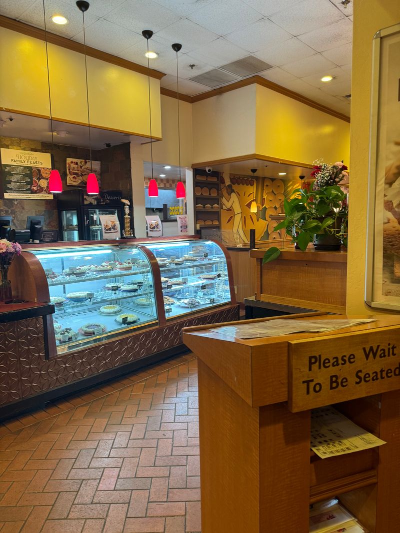 Coco's Bakery Restaurant (Multiple Locations)