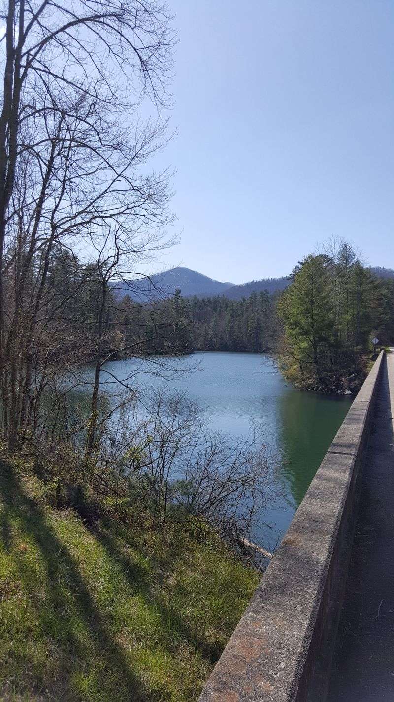 This Mountain Drive In North Carolina Feels Like A Roller Coaster With Views - Decor Hint Indian Boundary Lake: Mirror Of The Mountains