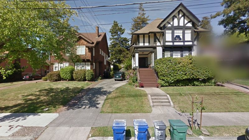 Gold Coast Neighborhood Blends Victorian And Modern Living