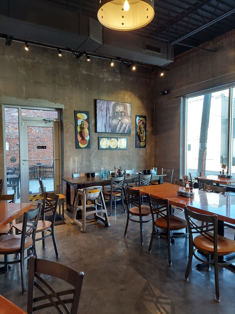 Dame's Chicken and Waffles