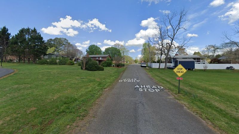 A Delightful North Carolina Town That Feels Straight Out Of A Postcard - Decor Hint Crestview Park Recreation Complex